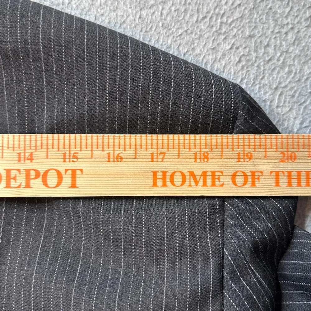 Jones New York Blazer Mens 42R (38R) Grey Elements Pinstripe 100% Wool 3 Button‎
